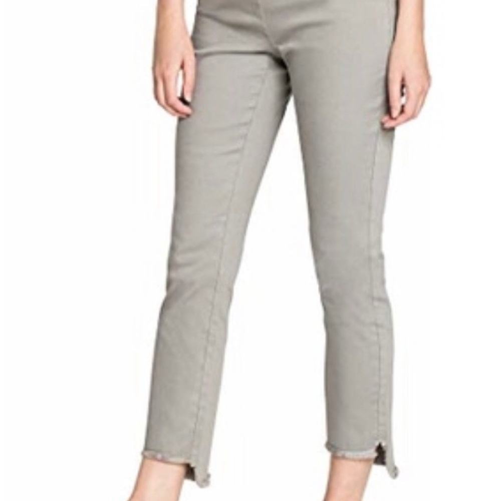 NEW Nic & Zoe grey pull on denim with frayed hem